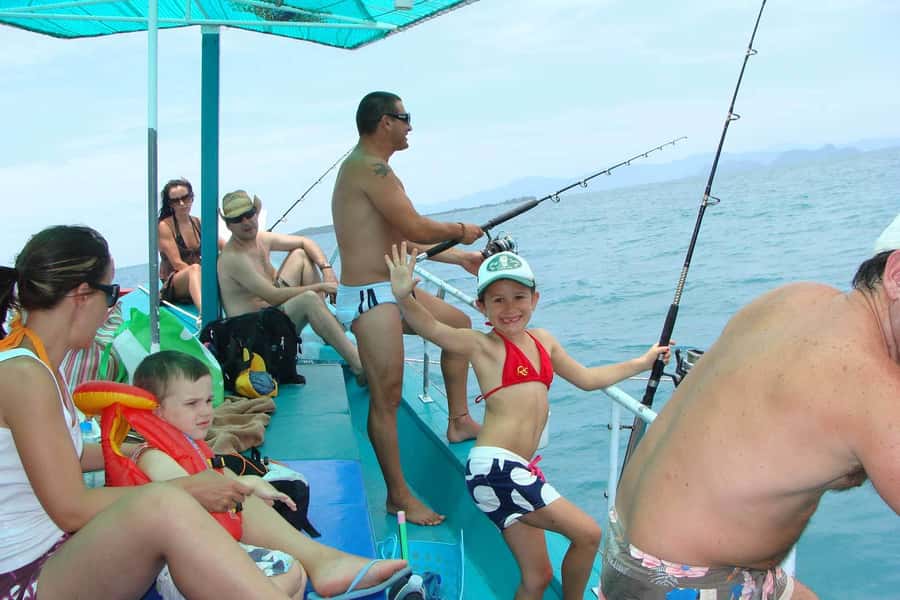 Koh Samui: Mr.Ung's Private Fishing/Boat Trip/Snorkeling/BBQ - Fishing from a traditional wooden boat