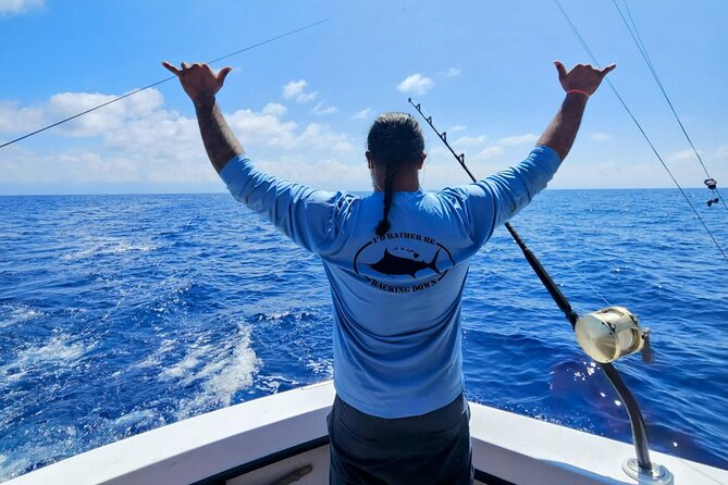Kona Hawaii Deep Sea Fishing Escapade on the Bite Me 6 - Trolling for marlin, tuna, and wahoo