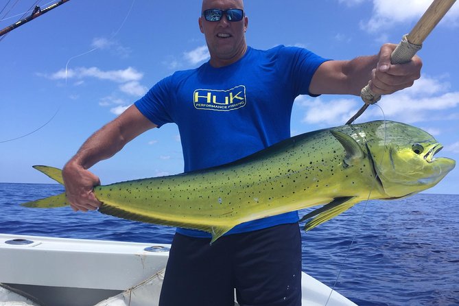 Kona Hawaii Deep Sea Fishing experience on the Bite Me 4 - A private Kona fishing trip with room to adjust