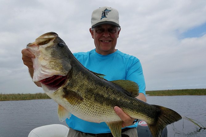 Lake Okeechobee Fishing Trips Near Palm Beach Florida - Bass fishing with a local captain
