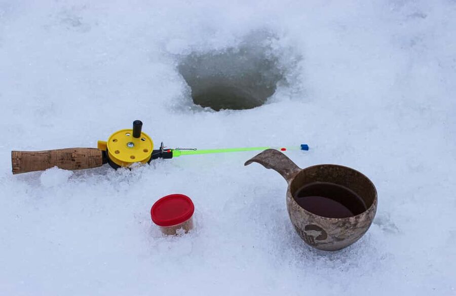 Levi: A fun Ice Fishing Experience in Levi, 3 HOURS - Drilling through thick lake ice