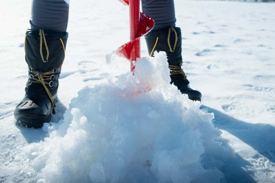 Levi: Arctic Ice-Fishing Experience - Reaching the frozen lake on foot