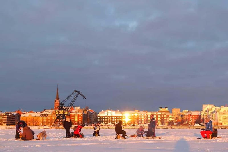 Lulea: Ice Fishing Tour in the heart of the city with Guide - Learning the simple tools of ice fishing