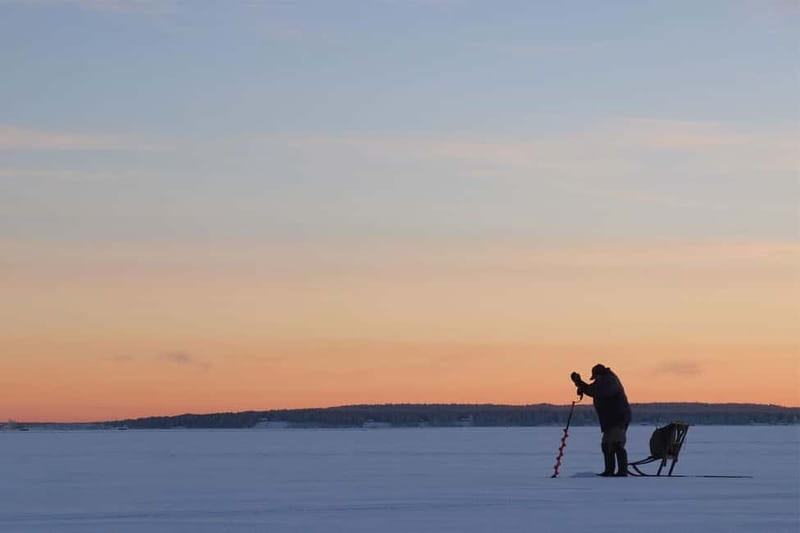 Lulea: Ice Fishing Tour in the heart of the city with Guide - What the $109 price includes