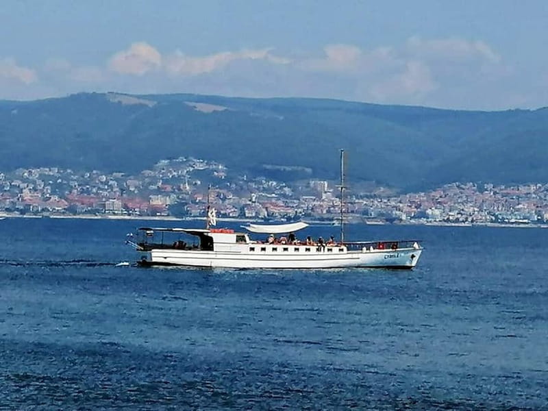 Nessebar: 4-Hour Boat Tour incl. Fishing, Lunch & Drinks - Fishing: a pleasant extra, not the main event