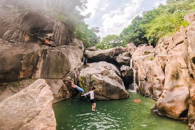 Nha Trang Bay Day Tour: Snorkeling, Fishing, BBQ Lunch & Relaxing - A midday seafood lunch on the water