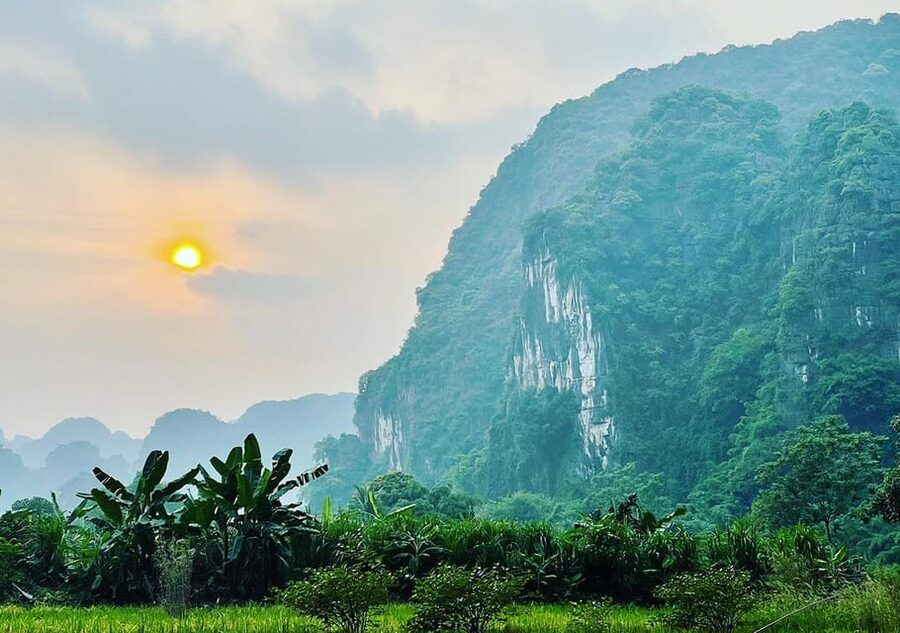 Ninh Binh: Rice planting and fishing by basket tour - Waterfall bathing and Buffalo Cave