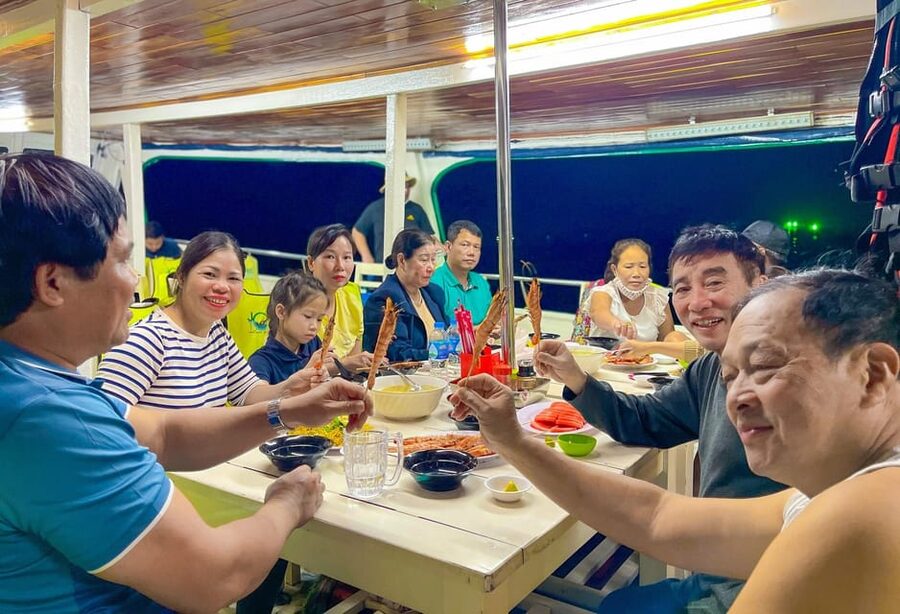 Phu Quoc: Sunset and Squid Fishing Boat Tour with Dinner - How to make the evening go better