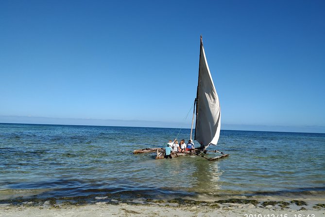 Pongwe Dhow fishing - Learning to sail a working dhow