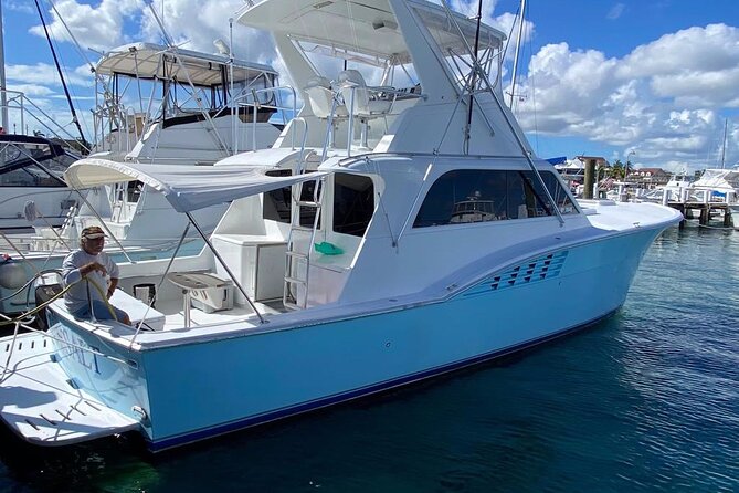 Private 45 Hatteras Sportfishing in Nassau - Offshore fishing for mahi-mahi, tuna, wahoo, and marlin