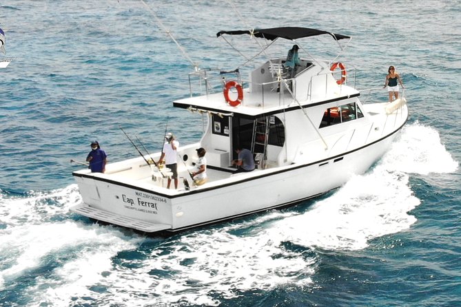 Private fishing charter Boat 48ft 12 pax Good Marlin and Sailfish - Trolling and bottom fishing around Cancun
