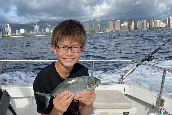 Private Fishing Charter for Family and Friends in Honolulu - The views are part of the outing