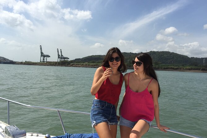 Private Fishing & Scenic Cruise – 27ft Proline | Panama Bay - A private boat with a Panama-sized view