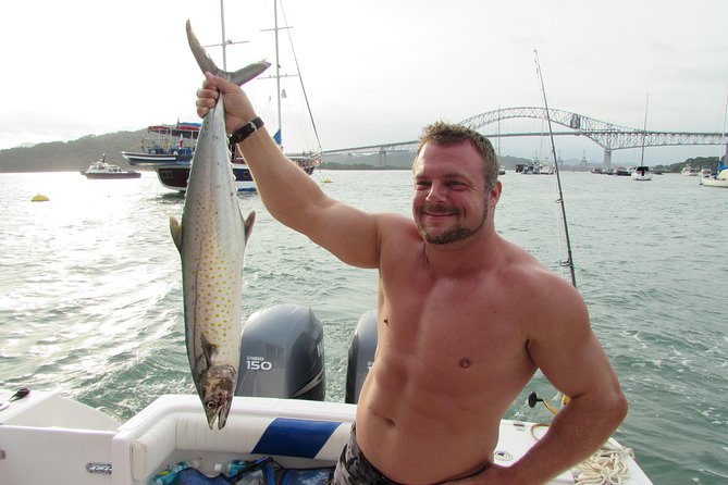 Private Fishing & Scenic Cruise – 27ft Proline | Panama Bay - Drinks, food, and onboard comfort