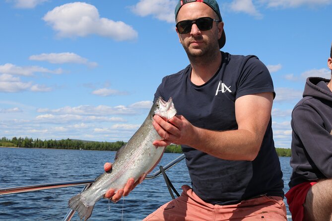 Private Guided Fishing Boat Tour in Rovaniemi - What happens during the 2 hours and 30 minutes
