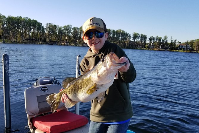 Private Orlando Fishing Charter on Butler Chain of Lakes (4, 6, 8, or 12-Hours) - The 21-foot boat and supplied gear