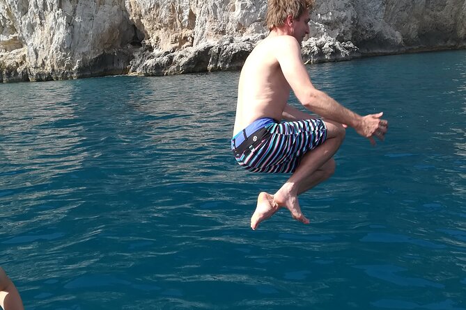 Private tour with fishing, tour of Capri and lunch on board - What the private format adds