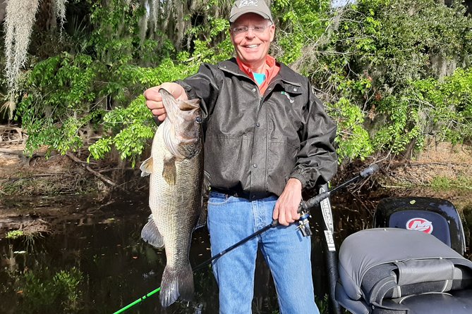 Private Trophy Bass Harris Chain of Lakes Fishing Charter - Stop 1: Tavares and the first run onto the chain