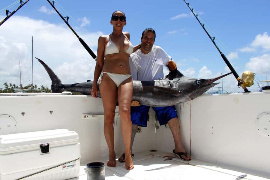 Punta Cana offshore private fishing charter "Sherlock" 39 ' - A crew built around local experience