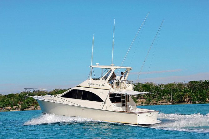 Punta Cana Private Fishing Charter boat Fortuna 42' - Handling rough seas and seasickness