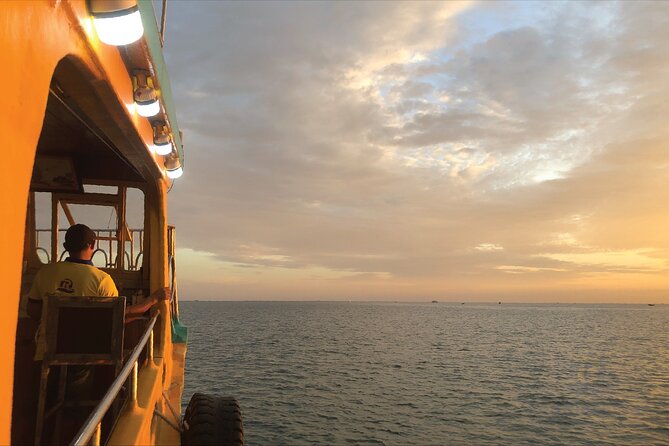 Red River Private Tour : Sunset and Night Squid Fishing - Key points at a glance