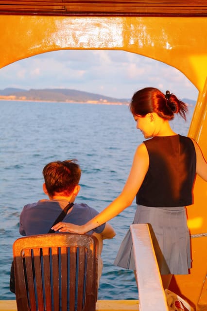 RedRiverTours - Enjoying Sunset & Night Squid Fishing - Who will enjoy this evening most?
