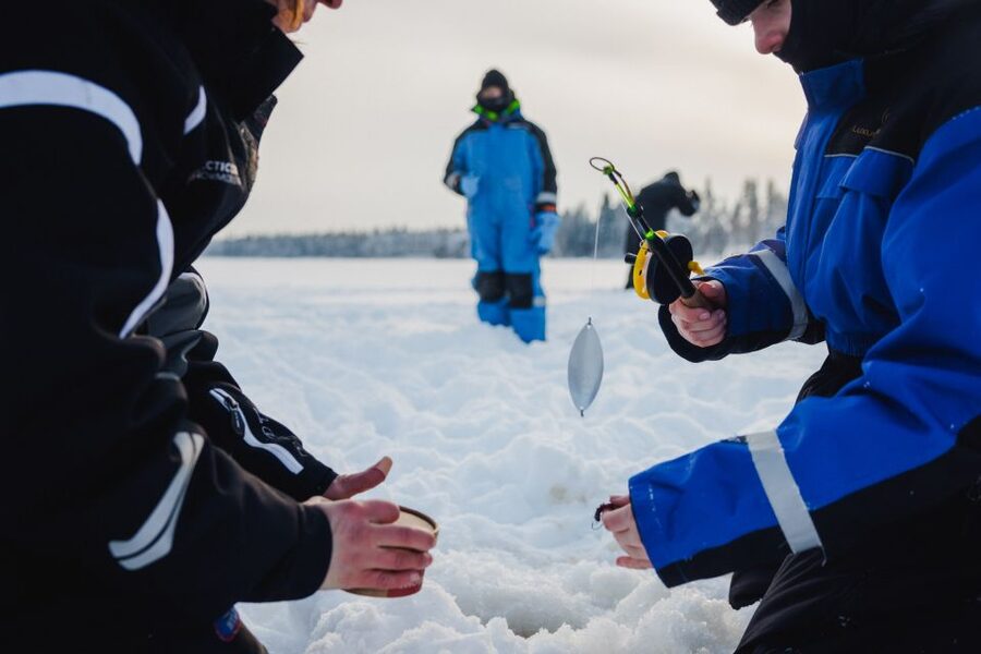 Rovaniemi: Arctic Circle Ice Fishing Experience - The campfire by the frozen water