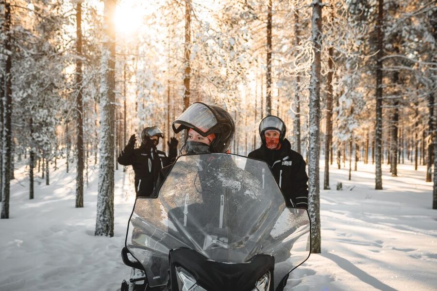 Rovaniemi: Electric Snowmobile Safari Tour with Ice Fishing - Drilling through the ice and waiting for fish
