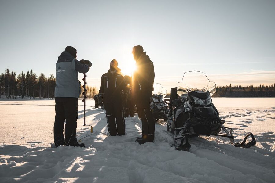 Rovaniemi: Electric Snowmobile Safari Tour with Ice Fishing - From central Rovaniemi to Lake Lehtojärvi