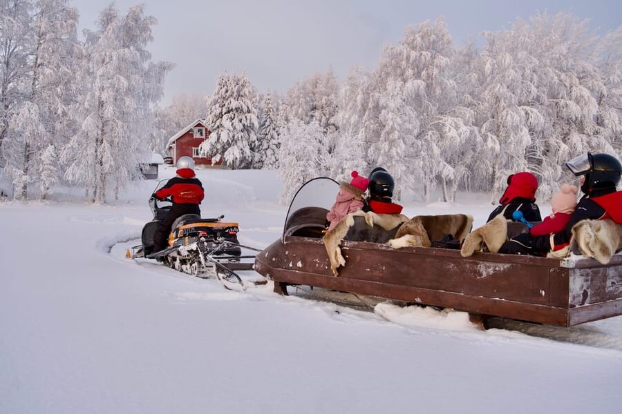 Rovaniemi: Ice Fishing and Snowmobile Tour with Snacks - A campfire with local snacks and warm drinks