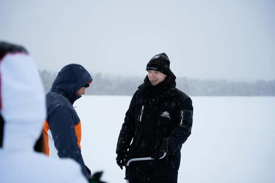 Rovaniemi: Ice Fishing from Private Lakefront Property & BBQ - Waiting by the fire with sausages