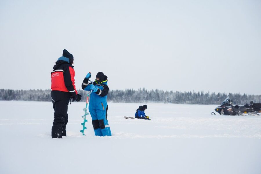 Rovaniemi: Ice Fishing & Snowmobile Safari Combo Day - How cold is the lake stop?
