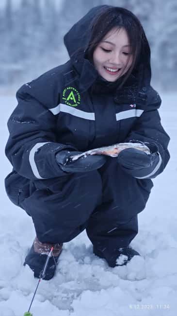 Rovaniemi: Ice Fishing Trip with Snacks and Drinks - Leaving Rovaniemi for a frozen lake