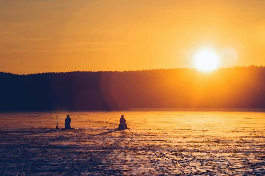 Rovaniemi: Ice Fishing Trip with Snacks and Drinks - A campfire made part of the experience
