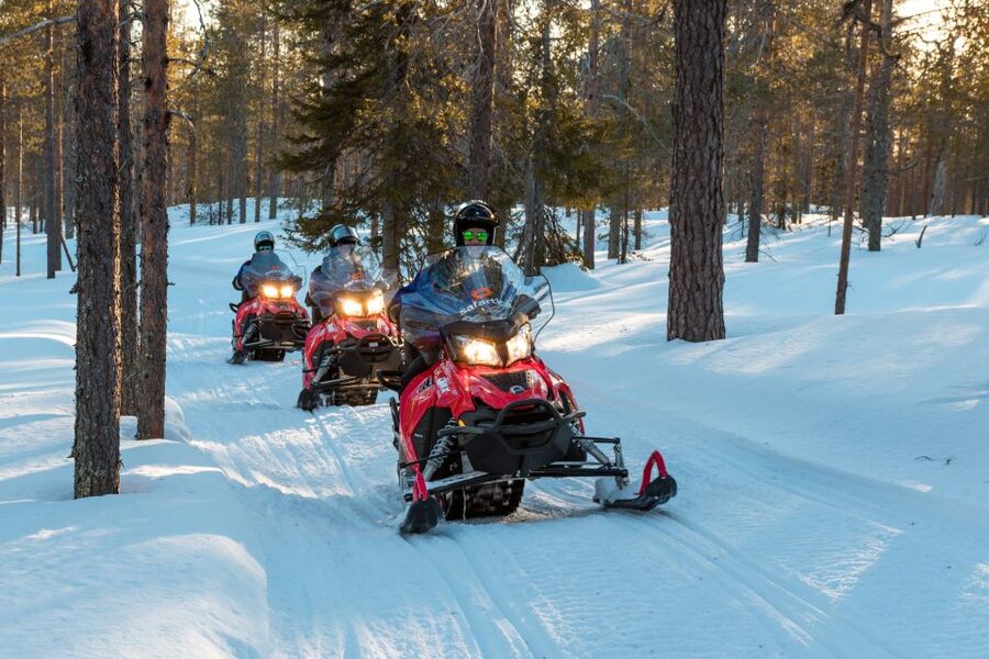 Rovaniemi: Snowmobile and Ice Fishing Adventure with Lunch - Making your own hole in the ice