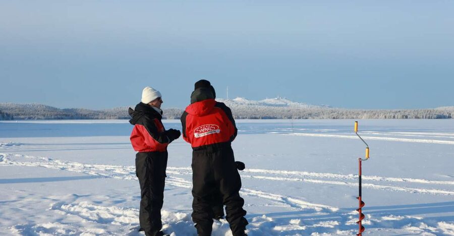 Ruka: Ice fishing trip - Drilling your first hole in the ice