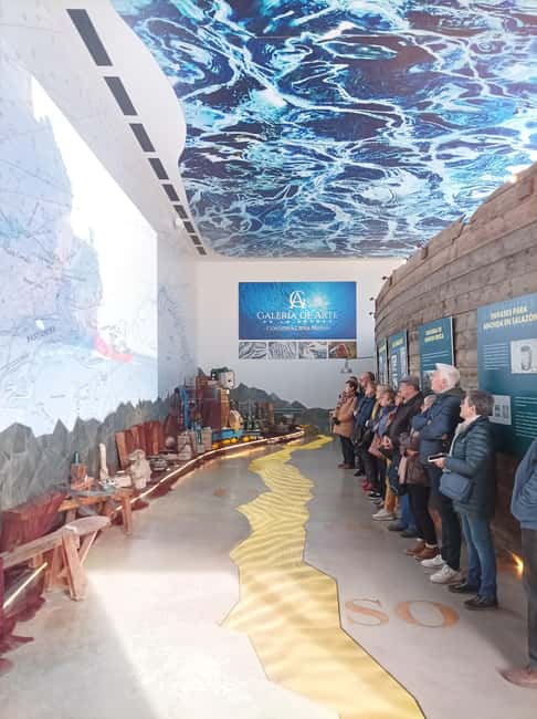 Santoña: Anchovy Art Gallery with Fishing Port and Market - The fish market and the business behind the catch