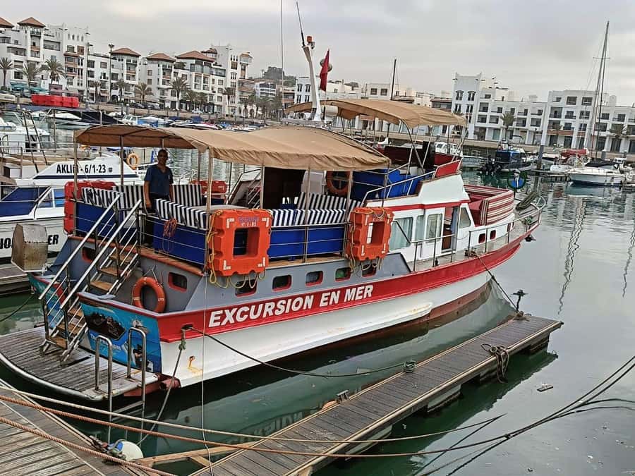 Sea excursion with BBQ, fishing, and swimming - Fishing with help from the crew