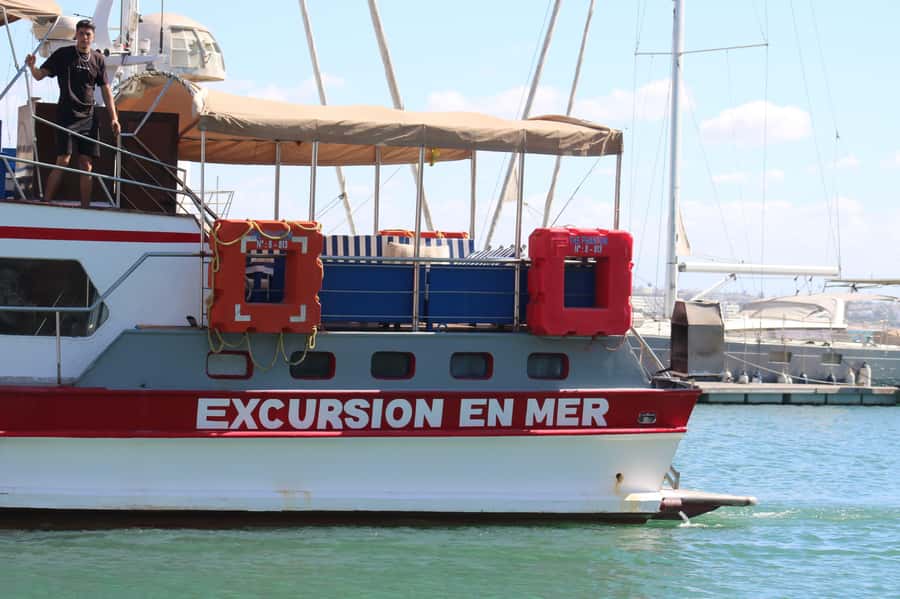 Sea excursion with BBQ, fishing, and swimming - BBQ fish, salad, tea, and a friendly dining area