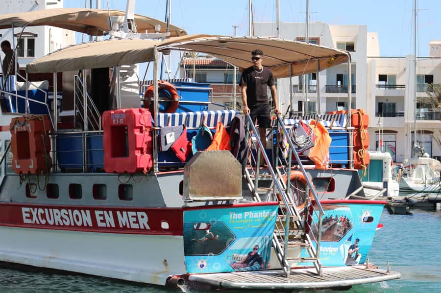 Sea excursion with BBQ, fishing, and swimming - What the crew adds to the day