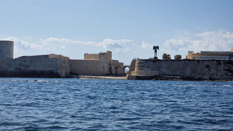 Siracusa: Ortigia +sea caves +fishing experience - What this Ortigia boat trip is really like