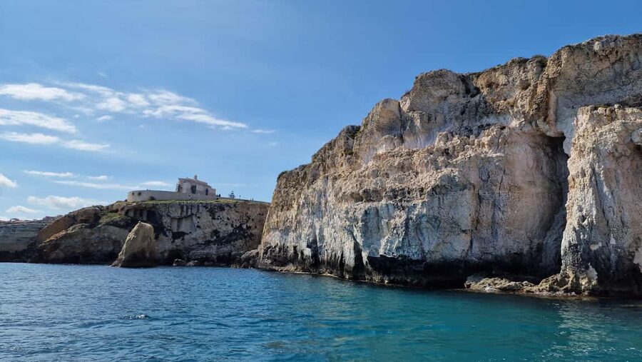 Siracusa: Ortigia +sea caves +fishing experience - Antonio, the captain, and the tone on board