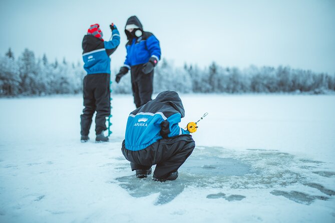 Snowmobiling and ice fishing in Apukka Resort, Rovaniemi - How the family arrangement works