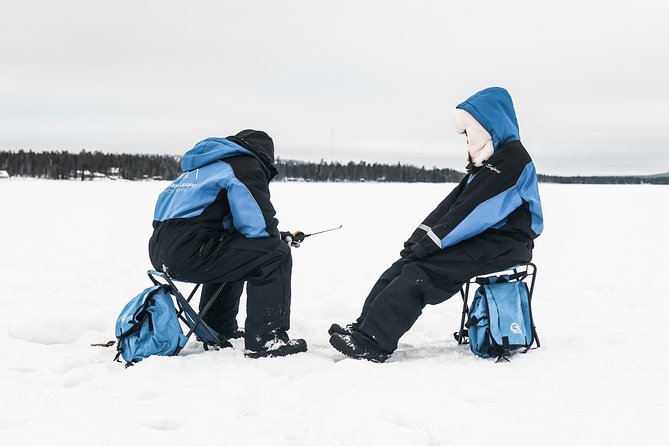 Snowshoeing and Ice Fishing Tour - Returning by snowshoe after the fire