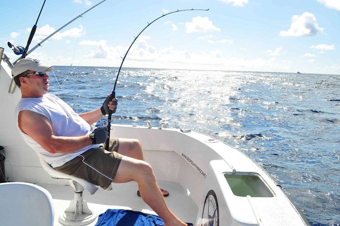 Sport Fishing at the Caribbean Sea. Enjoy an amazing time with friends & family - Drinks, equipment, bait, and the real price