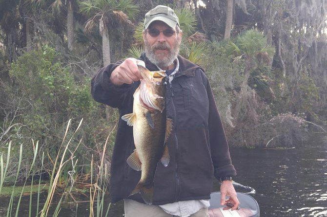 Tampa Bass Fishing Guide on Lake Tarpon - Equipment, water, bait, and extra costs