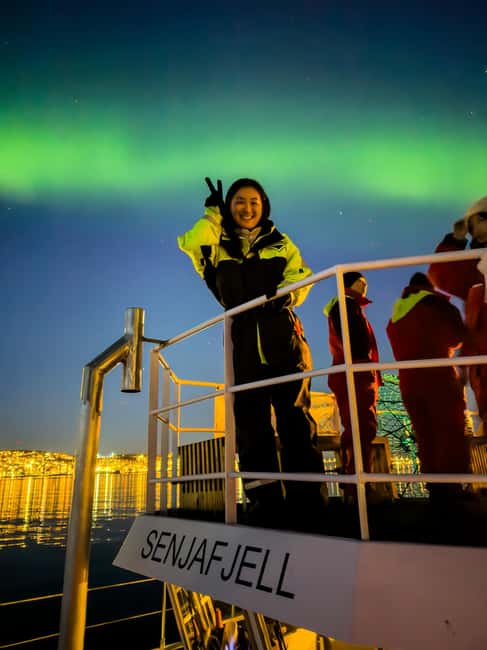 Tromsø: Nocturnal cod fishing with meal. - Walking to the Boat and Leaving Tromsø
