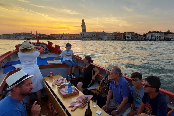 Venice: Relaxing Sunset Ride aboard old fishing boat - Key points at a glance