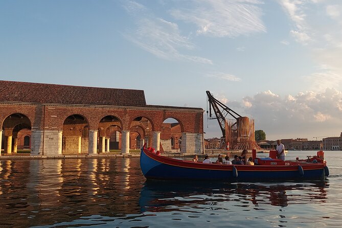 Venice: Relaxing Sunset Ride aboard old fishing boat - What the small group adds