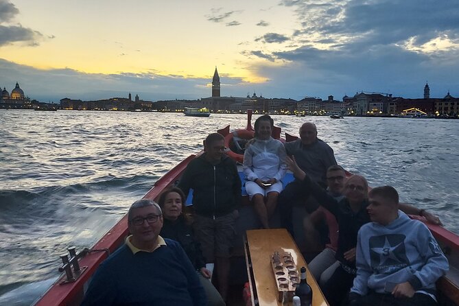 Venice: Relaxing Sunset Ride aboard old fishing boat - Weather, clothing, and practical comfort